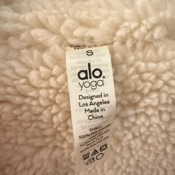 Alo Yoga Duality Sherpa Reversible Jacket in Cream and White - Picture 9 of 9